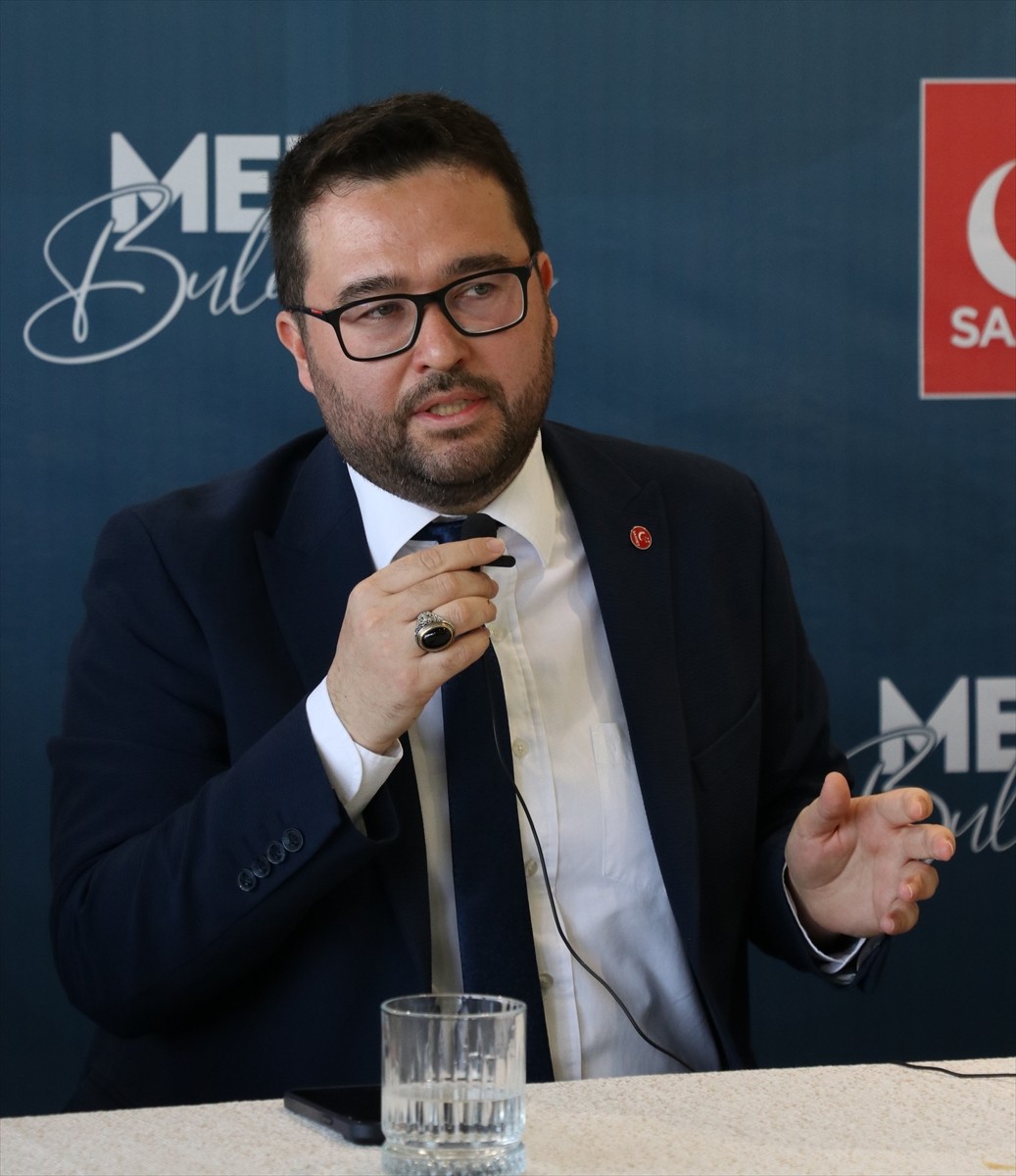 Saadet Partisi Genel Başkanı Mahmut Arıkan, Antalya'nın Kepez ilçesinde bir restoranda düzenlenen...
