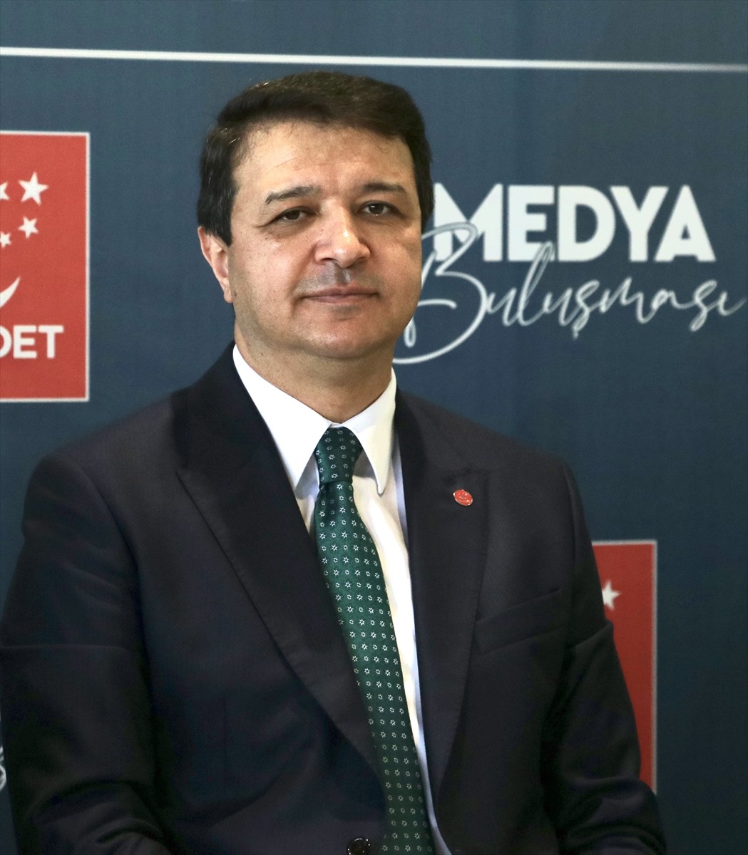 Saadet Partisi Genel Başkanı Mahmut Arıkan, Antalya'nın Kepez ilçesinde bir restoranda düzenlenen...