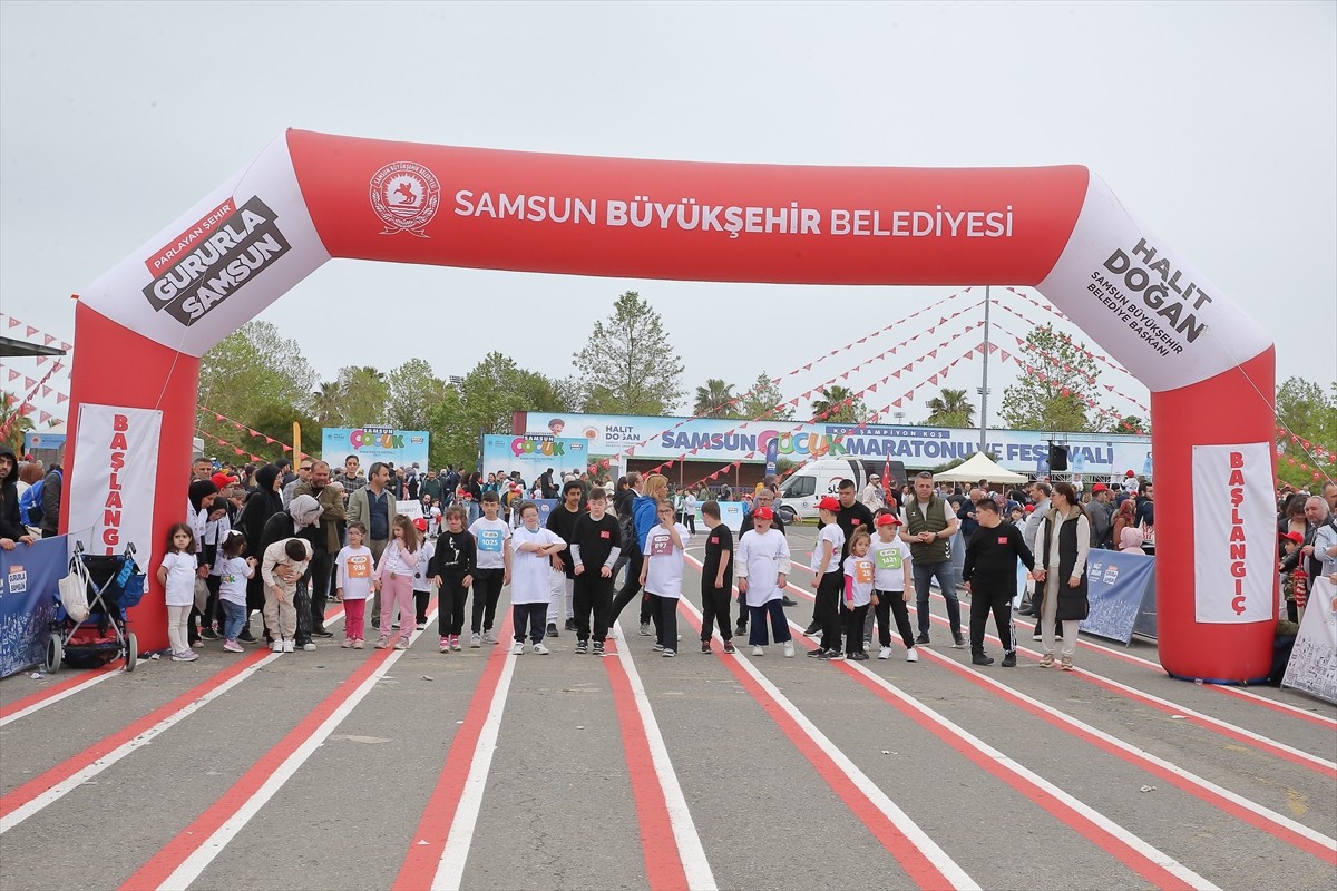 Samsun'da 19 Mayıs Atatürk'ü Anma Gençlik ve Spor Bayramı etkinlikleri kapsamında Çocuk Maratonu...