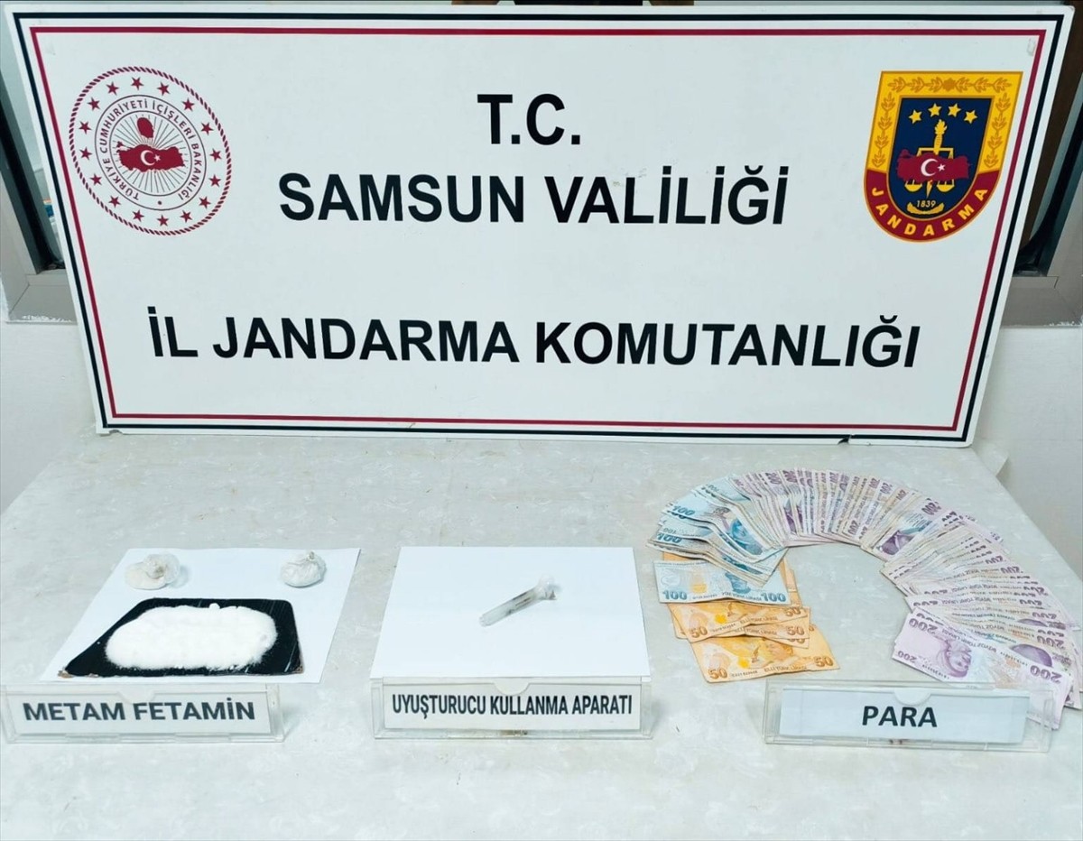 Samsun'un Çarşamba ilçesinde düzenlenen operasyonda modemin içine zulalanmış 220 gram sentetik...