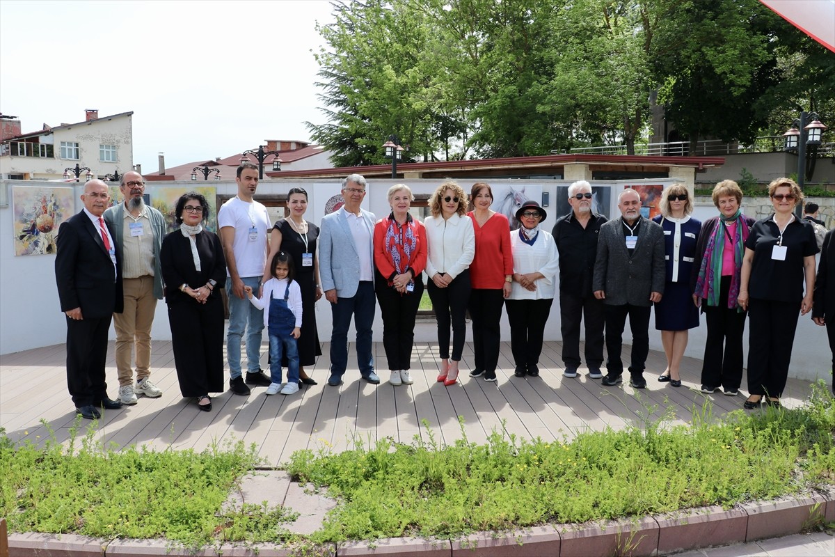 Samsun'un Ladik ilçesinde "Bizim Heybe'miz Uluslararası Sanat Çalıştayı ve Resim Sergisi" açıldı....
