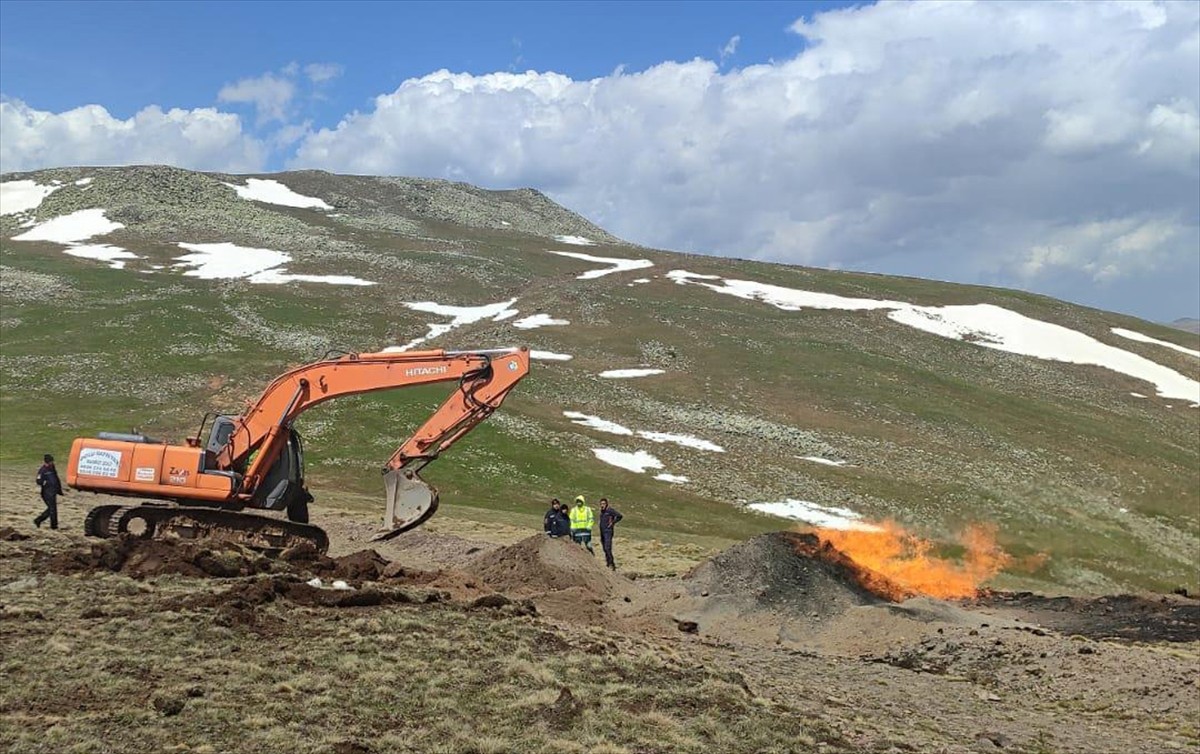 Sivas'ın Koyulhisar ilçesinde Ordu-Giresun doğal gaz arzını sağlayan hatta yıldırım isabet etmesi...