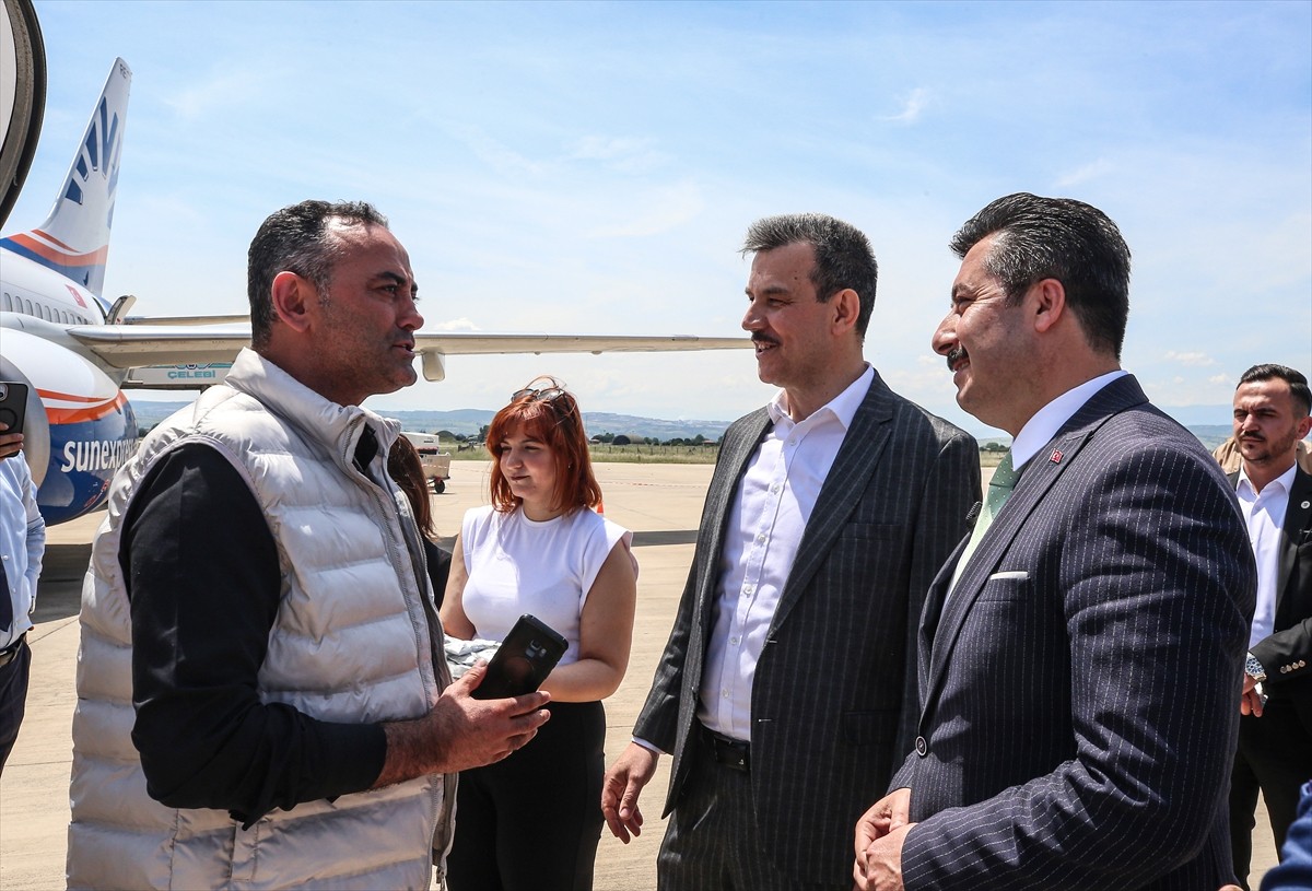 SunExpress Hava Yolları tarafından Bursa Yenişehir Havalimanı ile Almanya'nın Stuttgart şehri...