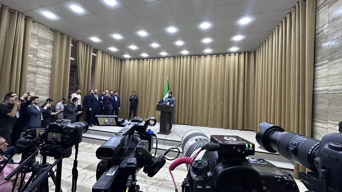 Suriye yönetimi, başkent Şam'ın güneyinde yer alan Ceramane Mahallesi'nde bazı Dürzi silahlı...