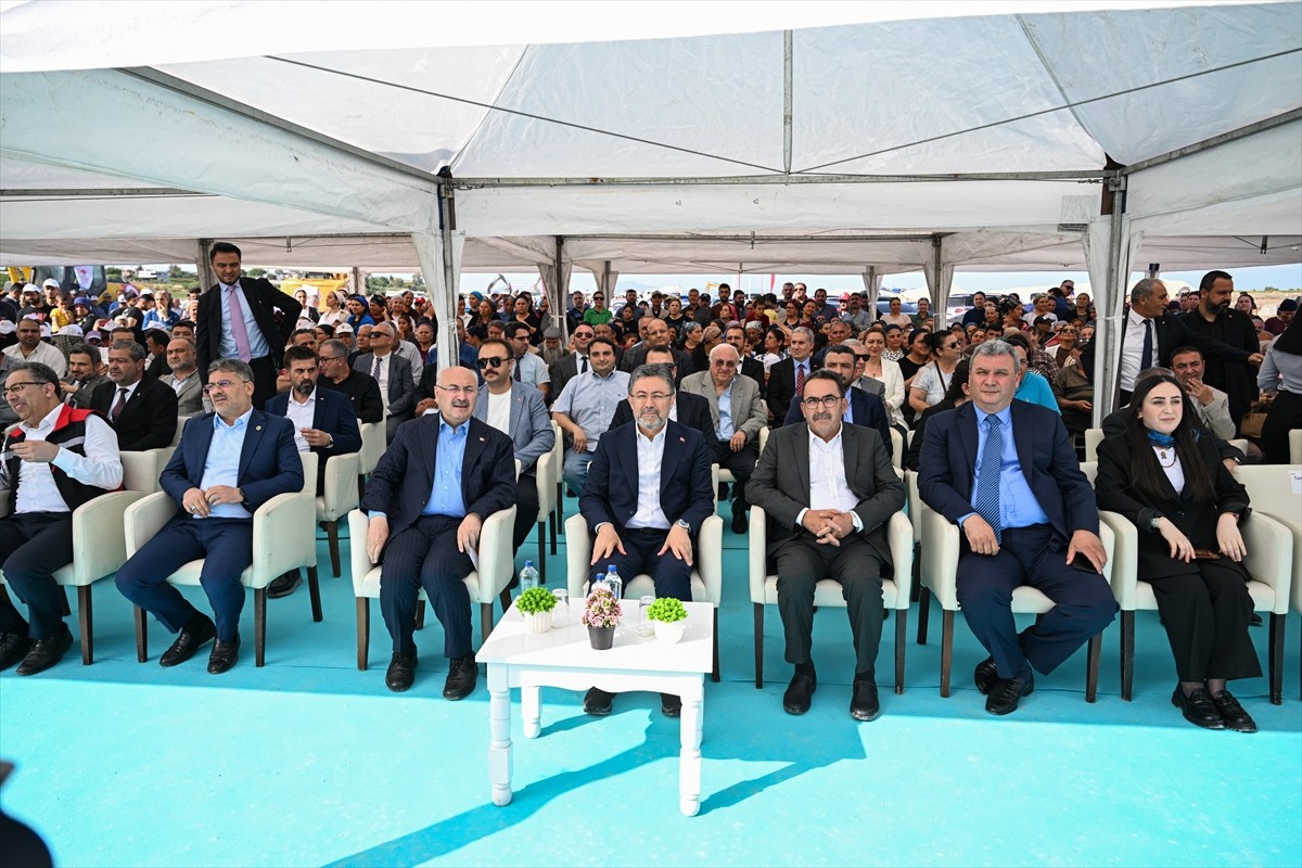 Tarım ve Orman Bakanı İbrahim Yumaklı, Karataş Sera Organize Tarım Bölgesi Altyapı İnşaat...