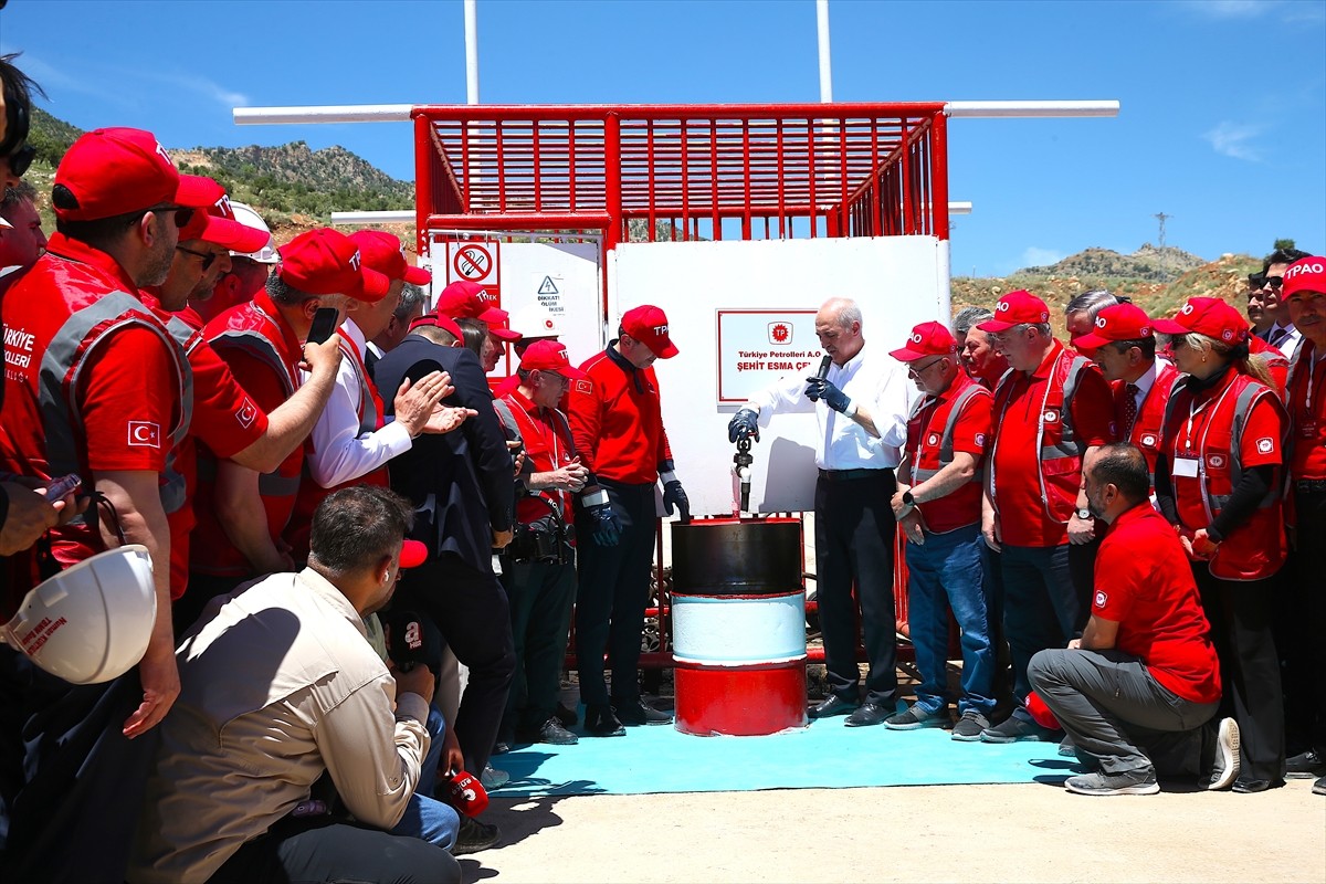 TBMM Başkanı Numan Kurtulmuş, beraberinde Enerji ve Tabii Kaynaklar Bakanı Alparslan Bayraktar, AK...