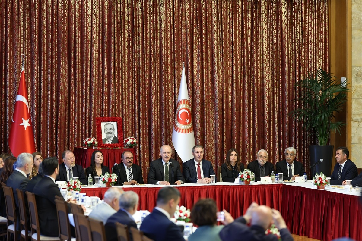 TBMM Başkanı Numan Kurtulmuş, kalp rahatsızlığı nedeniyle tedavi gördüğü hastanede hayatını...