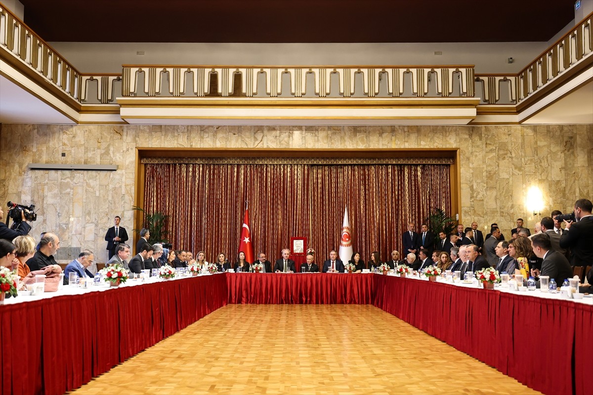 TBMM Başkanı Numan Kurtulmuş, kalp rahatsızlığı nedeniyle tedavi gördüğü hastanede hayatını...