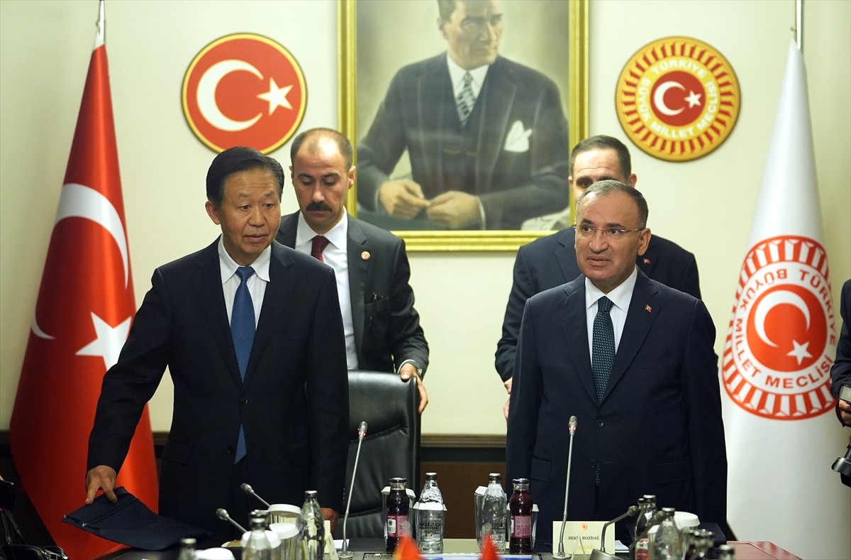 TBMM Başkanvekili Bekir Bozdağ (sağda), Çin Halk Cumhuriyeti Ulusal Halk Kongresi Daimi Komitesi...