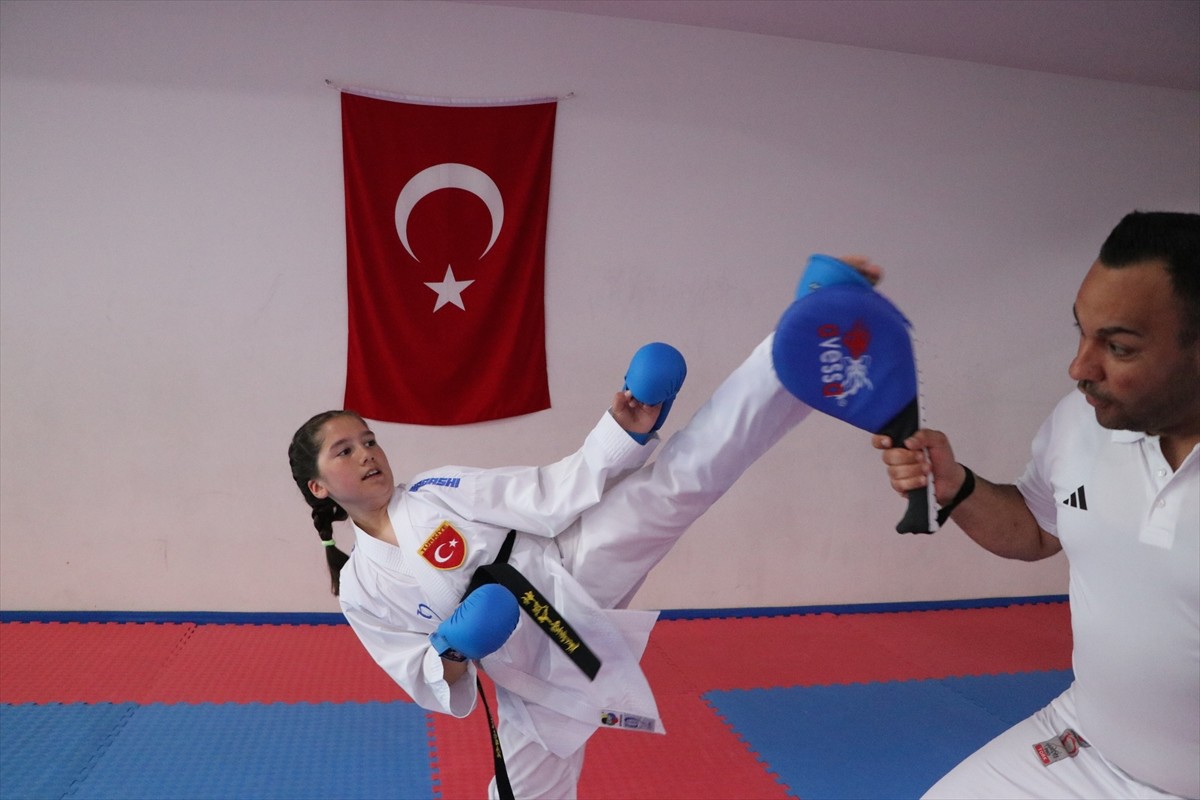Tekirdağ'da 5 yıl önce başladığı karatede 15 madalya kazanan, 10 yaşındaki Elis Lina Yılmaz...