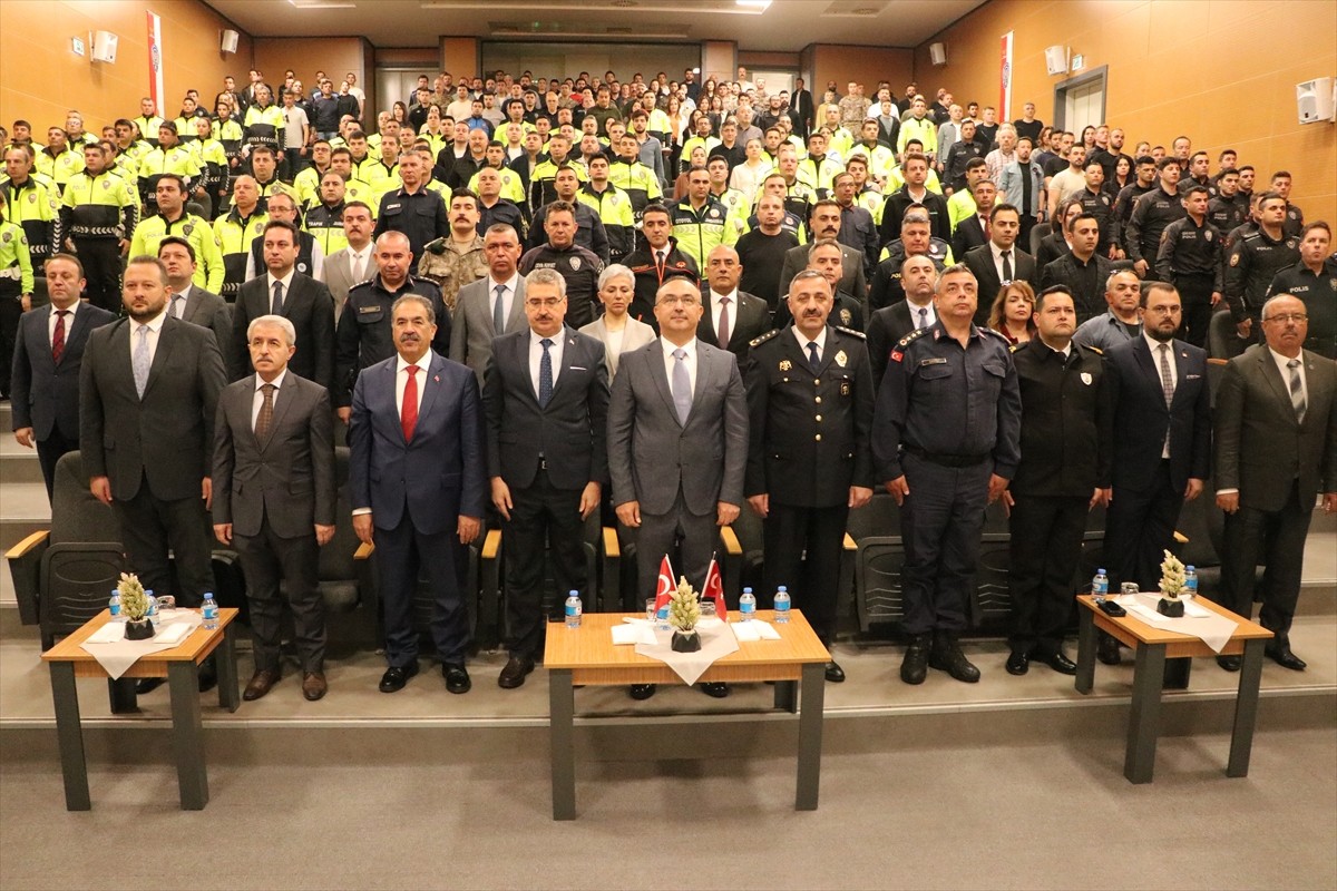 Tekirdağ'da, Karayolu Trafik Güvenliği Günü ve Trafik Haftası dolayısıyla, İl Emniyet Müdürlüğü...