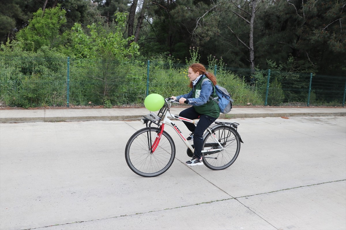 Tekirdağ'da üniversite öğrencileri ve Yeşilay gönüllüleri, bağımlılığa dikkati çekmek için...