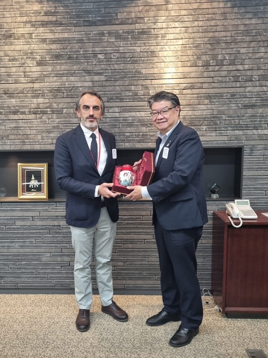 Ticaret Bakanlığı Esnaf, Sanatkarlar ve Kooperatifçilik Genel Müdürü Taha Enes Şener (solda)...