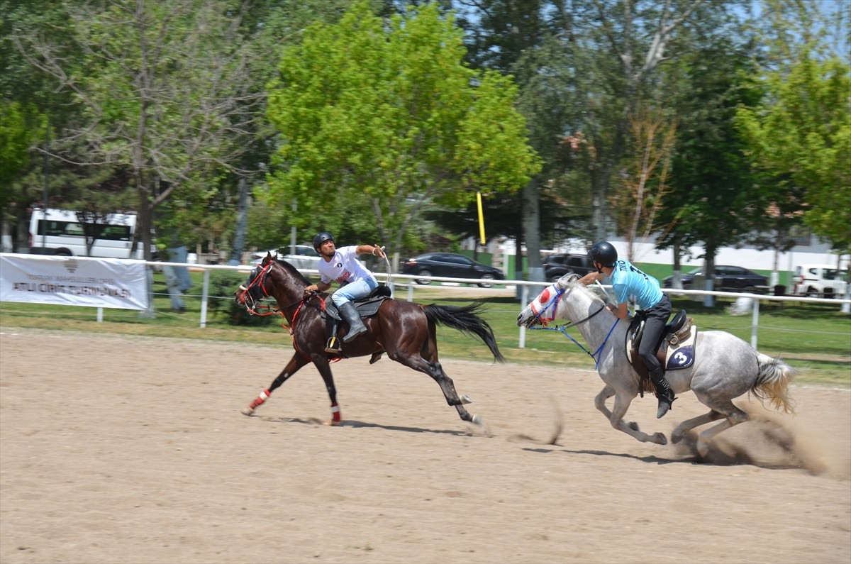 Toprak Mahsulleri Ofisi (TMO) tarafından Geleneksel Atlı Cirit Turnuvası Ankara'nın Kahramankazan...