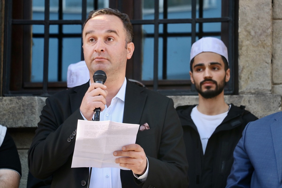 Trabzon'da bir araya gelen Özgür Aksa Trabzon Platformu üyeleri, Filistin'e destek için yürüyüş...