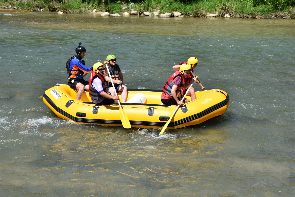 Trabzon'da Hayrat ilçesinin Yarlı Mahallesi'nden geçen Yeniköy Deresi'nde ilk rafting parkuru...