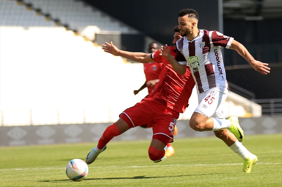 Trendyol 1. Lig'in 37. hafta maçında Manisa FK ile Teksüt Bandırmaspor, Manisa 19 Mayıs Stadı’nda...