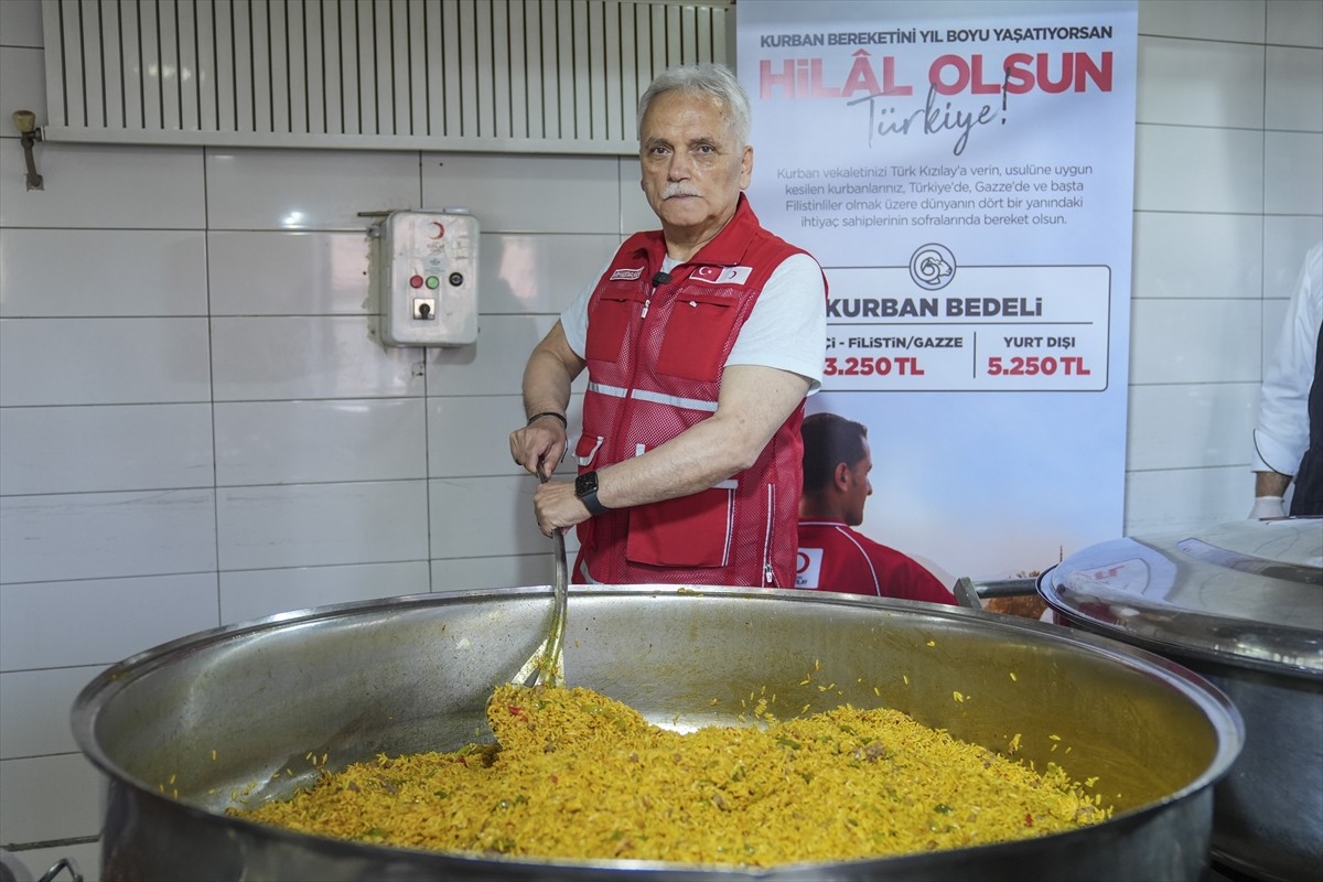 Türk Kızılay, "Kurban Bereketini Yıl Boyu Yaşatıyorsan Hilal Olsun Türkiye" sloganıyla başlattığı...