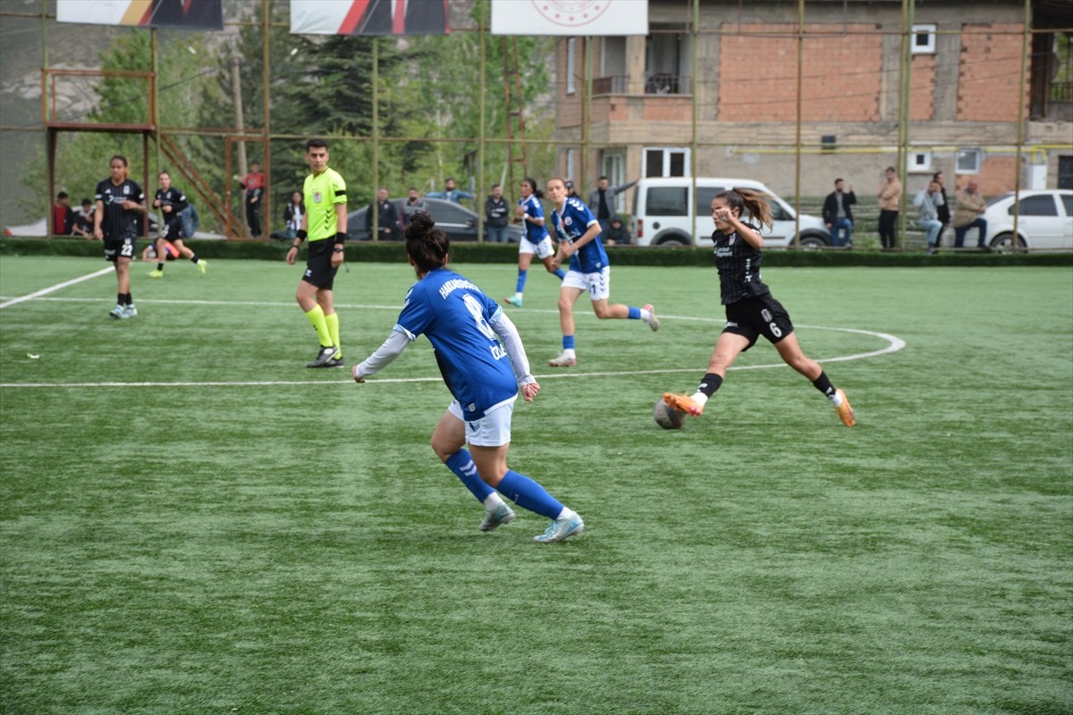 Turkcell Kadın Futbol Süper Lig'in 26. haftasında Hakkarigücü, konuk ettiği Beşiktaş JK United...