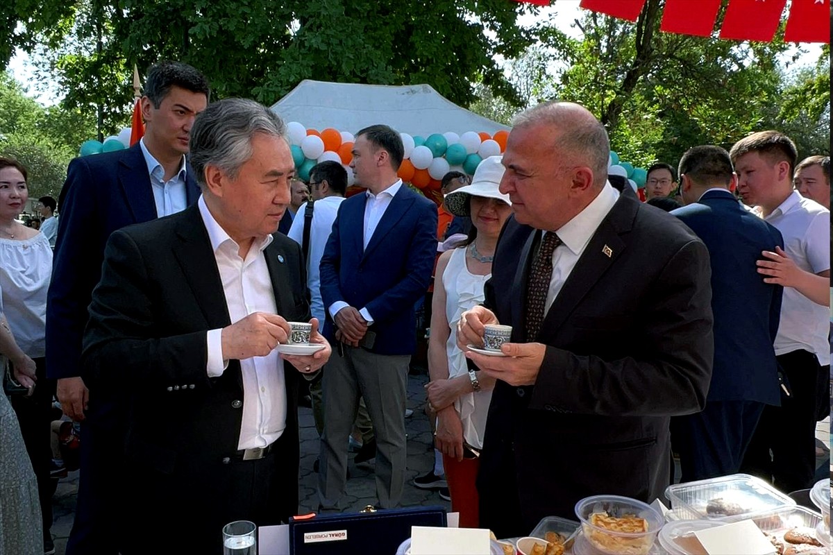 Türkiye'nin Bişkek Büyükelçiliği, Kırgızistan Dışişleri Bakanlığının yetim çocuklar için...