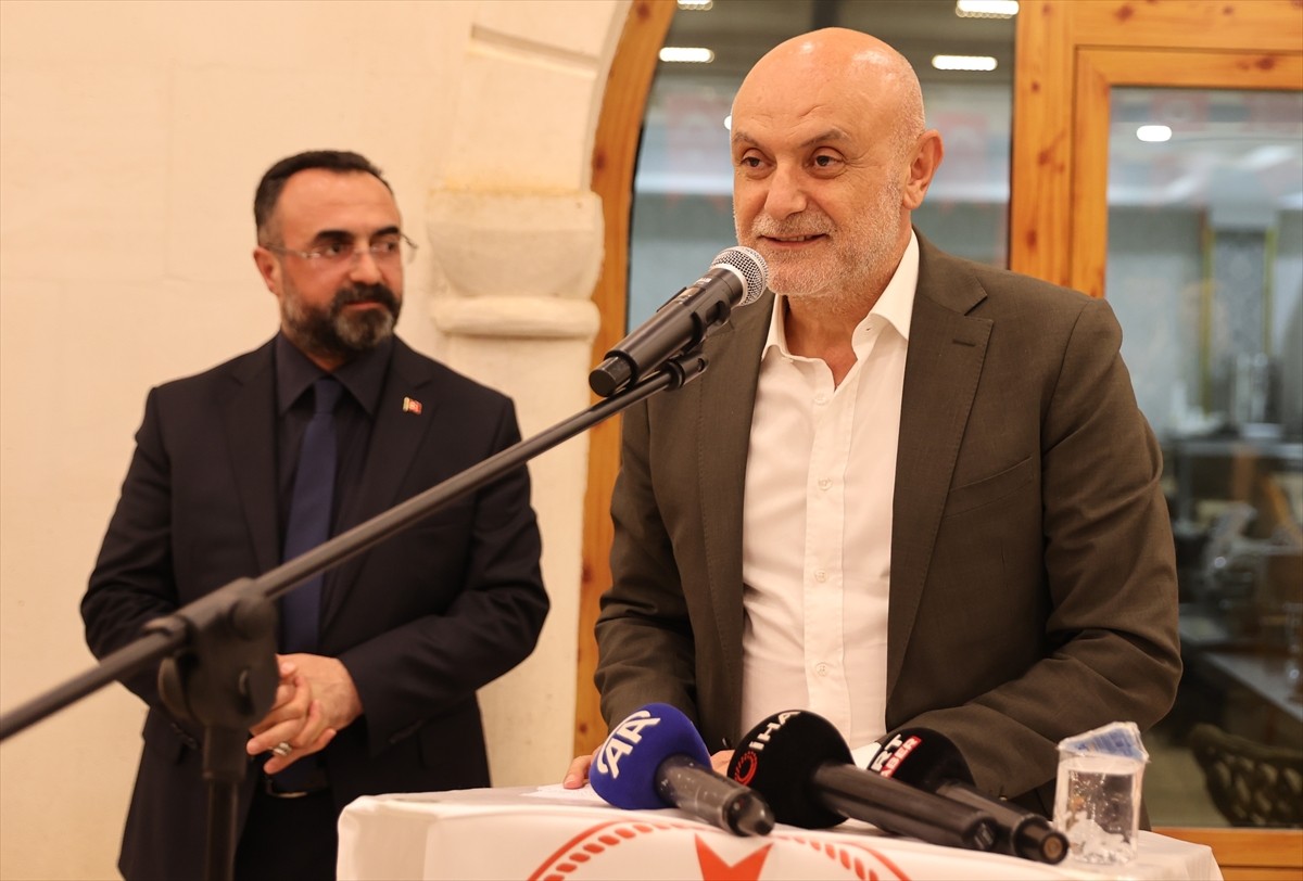 Türkiye'nin çeşitli illerinden gelen şehit anneleri ve yakınları ile gaziler, "Anneler Günü"nde...