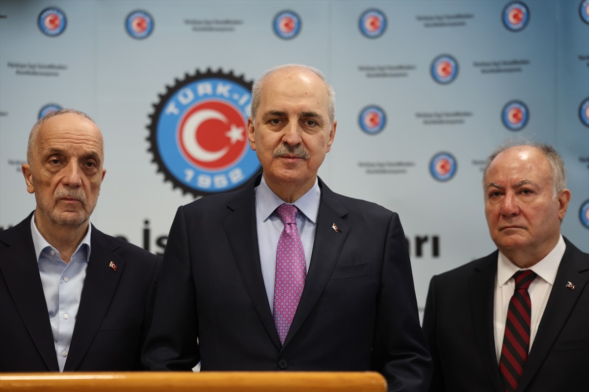 Türkiye Büyük Millet Meclisi Başkanı Numan Kurtulmuş (ortada), Türkiye İşçi Sendikaları...