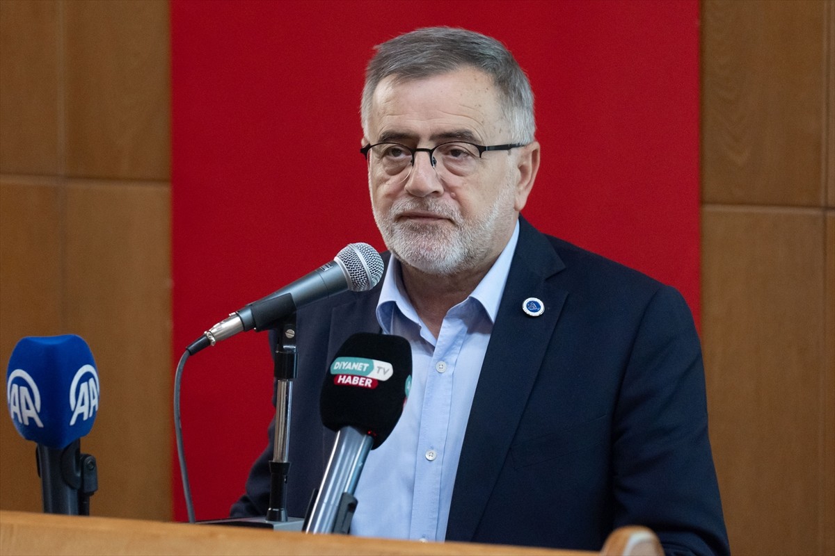 Türkiye Diyanet Vakfı'nın (TDV), 2025 Aile Yılı etkinlikleri kapsamında düzenlediği "Ailem: En...