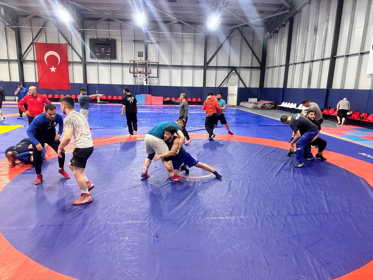 Türkiye İşitme Engelliler Güreş Milli Takımı, Japonya'da gerçekleştirilecek İşitme Engelliler...