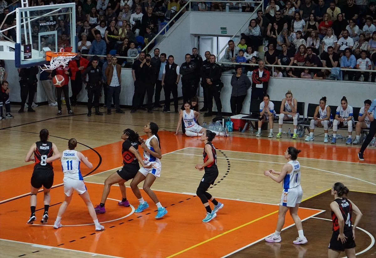 Türkiye Kadınlar Basketbol Ligi Play-Off Finali serisinin 5. maçında JM Çanakkale Belediyespor...