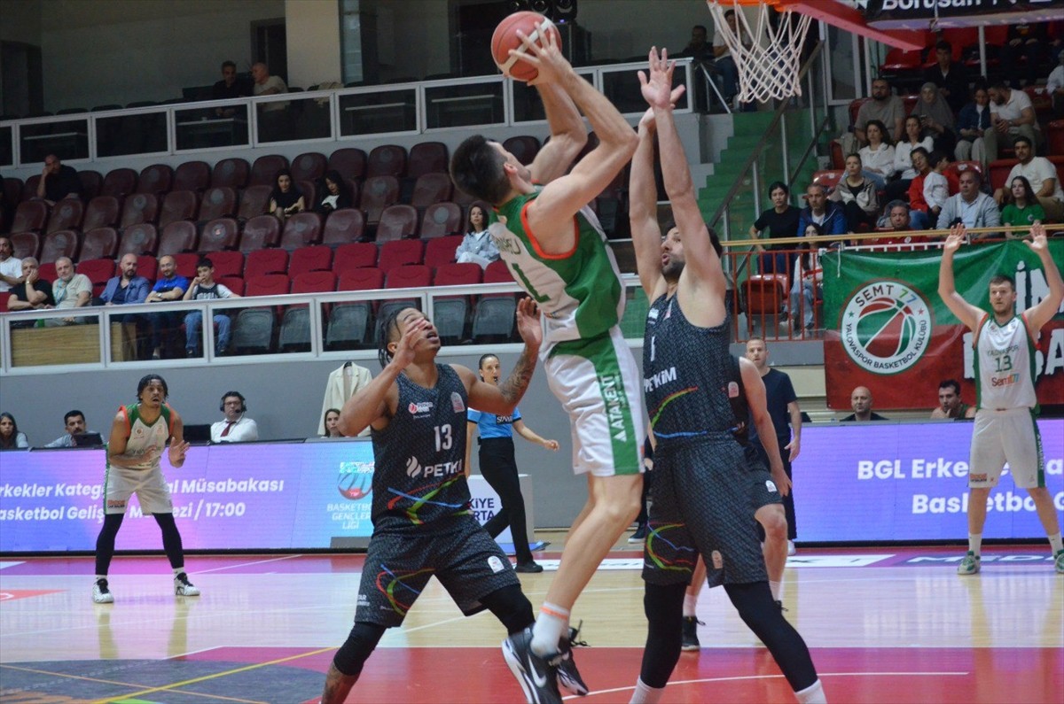 Türkiye Sigorta Basketbol Süper Ligi'nin 29. haftasında Semt77 Yalovaspor ile Aliağa Petkim...