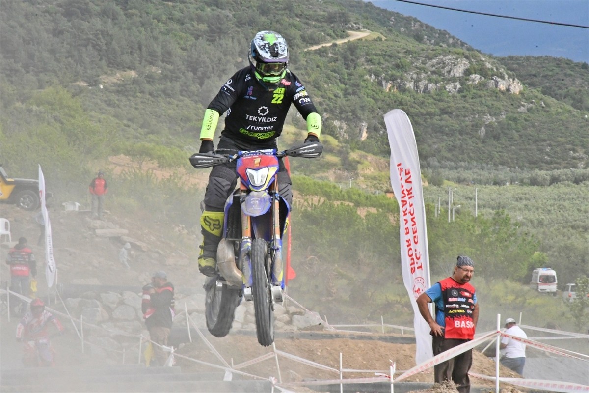 Türkiye Süper Enduro Şampiyonası'nın birinci ayak yarışları, Bursa'nın İznik İlçesinde...