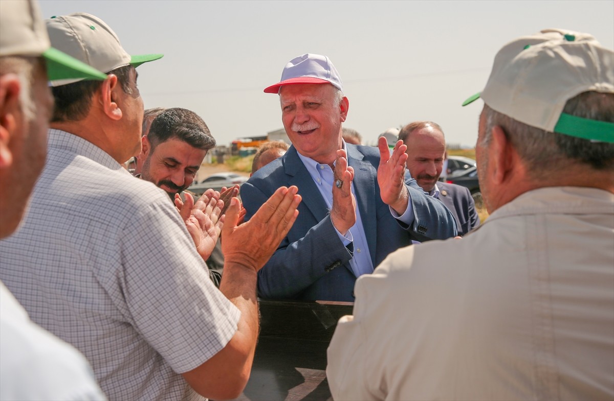 Türkiye Ziraat Odaları Birliği (TZOB) Genel Başkanı Şemsi Bayraktar (ortada), Diyarbakır'da...