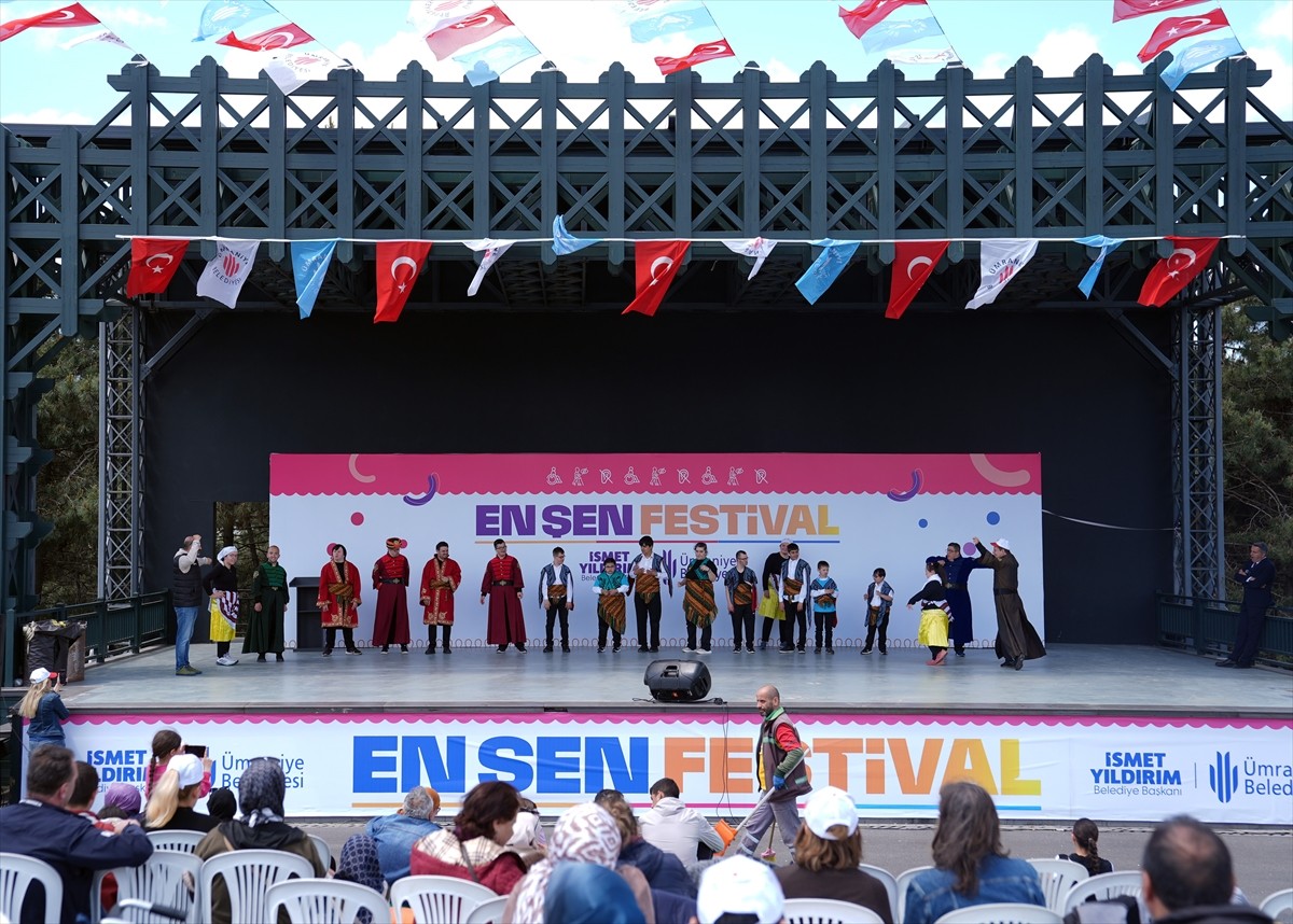 Ümraniye Belediyesince ikinci kez düzenlenen "En-Şen Festivali"ne katılan özel gereksinimli...