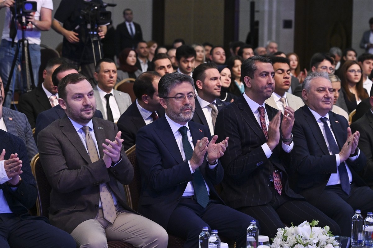 Yapay Zeka Politikaları Derneği (AIPA) tarafından "AI Tomorrow Summit 2025" etkinliği düzenlendi....