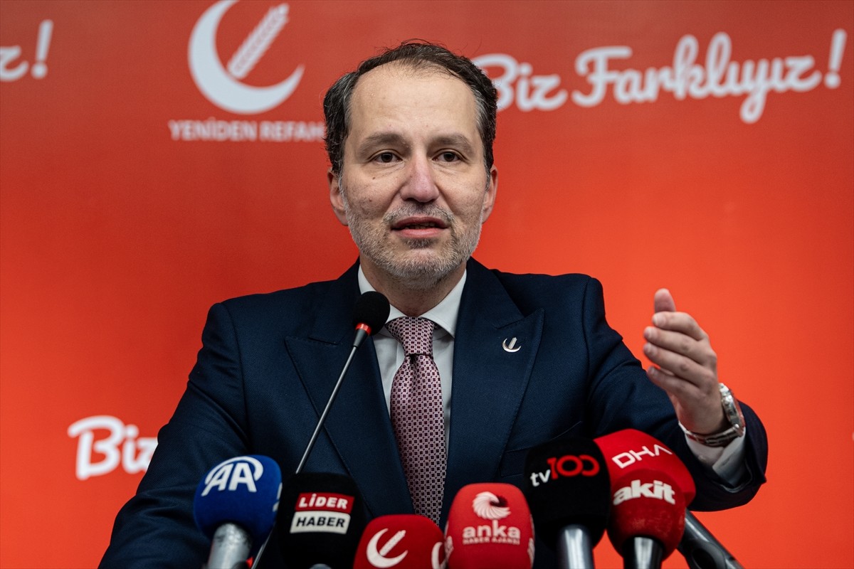 Yeniden Refah Partisi Genel Başkanı Fatih Erbakan, parti genel merkezinde düzenlenen il başkanları...
