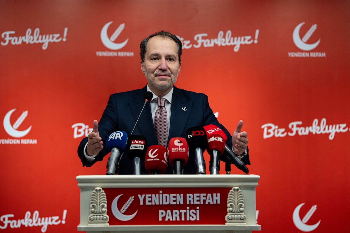 Yeniden Refah Partisi Genel Başkanı Fatih Erbakan, parti genel merkezinde düzenlenen il başkanları...
