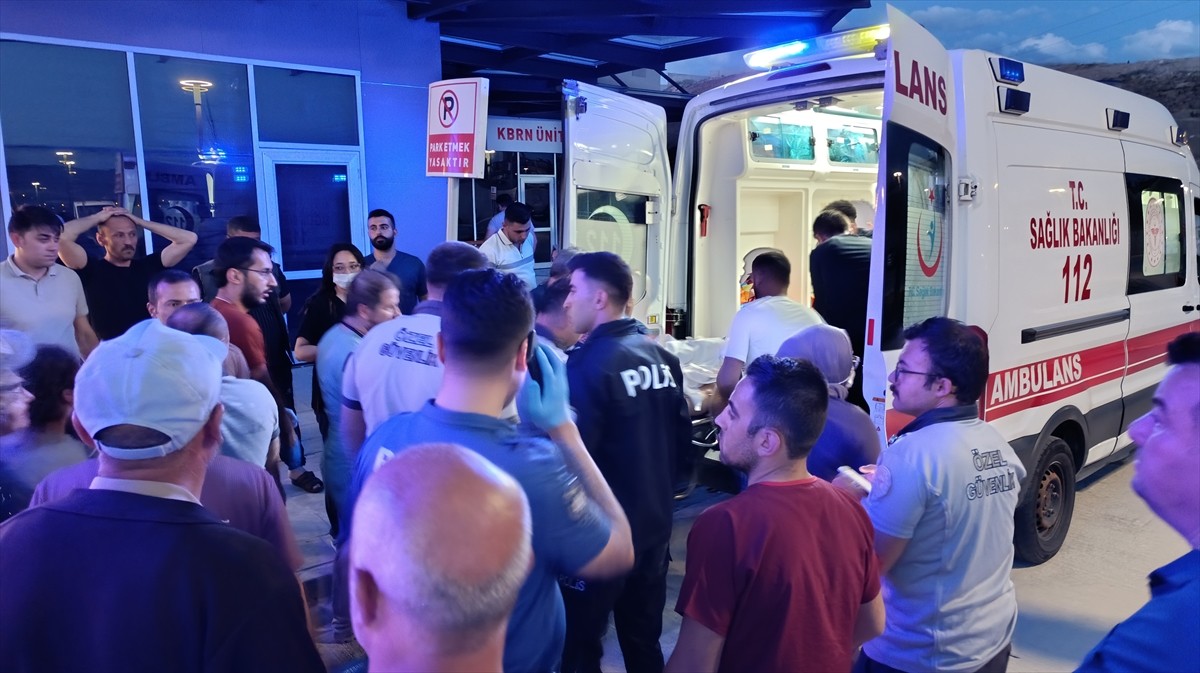 Yozgat'ın Yerköy ilçesindeki bıçaklı kavgada yaralanan 1 kişi hastaneye kaldırıldı.