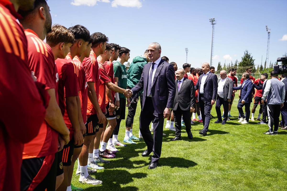 Ziraat Türkiye Kupası Finali öncesi Gaziantep'e gelen Türkiye Futbol Federasyonu Başkanı İbrahim...