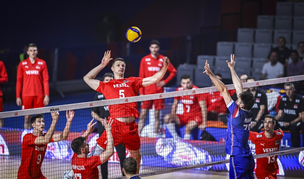 A Milli Erkek Voleybol Takımı, 2025 FIVB Milletler Ligi'nin (VNL) 2. haftasındaki dördüncü ve son...