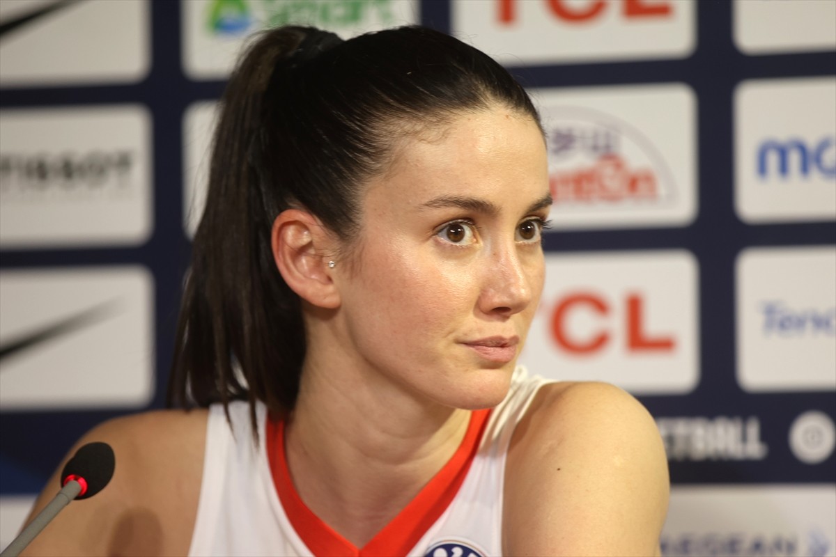 A Milli Kadın Basketbol Takımı, 2025 FIBA Avrupa Şampiyonası A Grubu'ndaki ilk maçında...