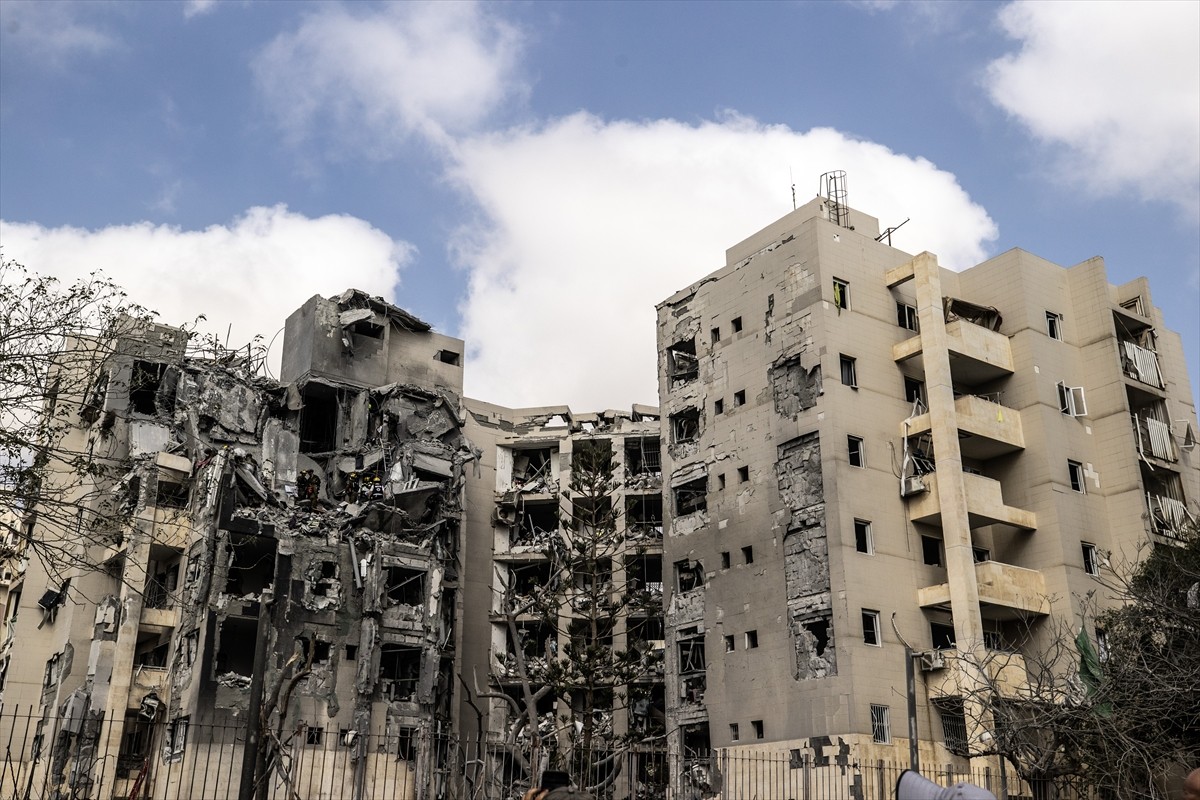 ABD Başkanı Donald Trump’ın açıkladığı ateşkes yürürlüğe girmeden kısa süre önce İran’dan atılan...