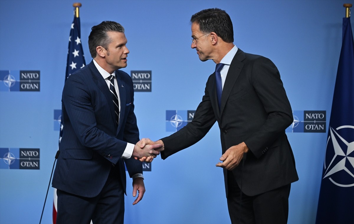 ABD Savunma Bakanı Pete Hegseth, Brüksel'deki karargahta düzenlenen NATO Savunma Bakanları...