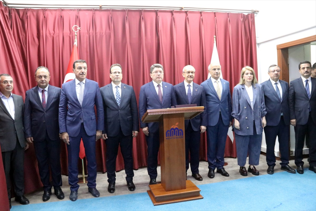 Adalet Bakanı Yılmaz Tunç (sağda), Malatya Valisi Seddar Yavuz'u (solda) ziyaret etti. Bakan Tunç...