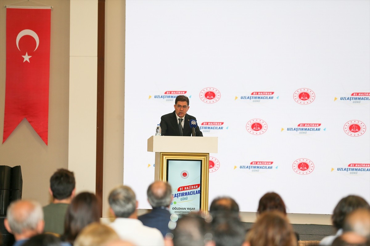 Adalet Bakanlığı Ceza İşleri Genel Müdürü Oğuzhan Yaşar (ortada), Antalya’da Adalet Teşkilatını...