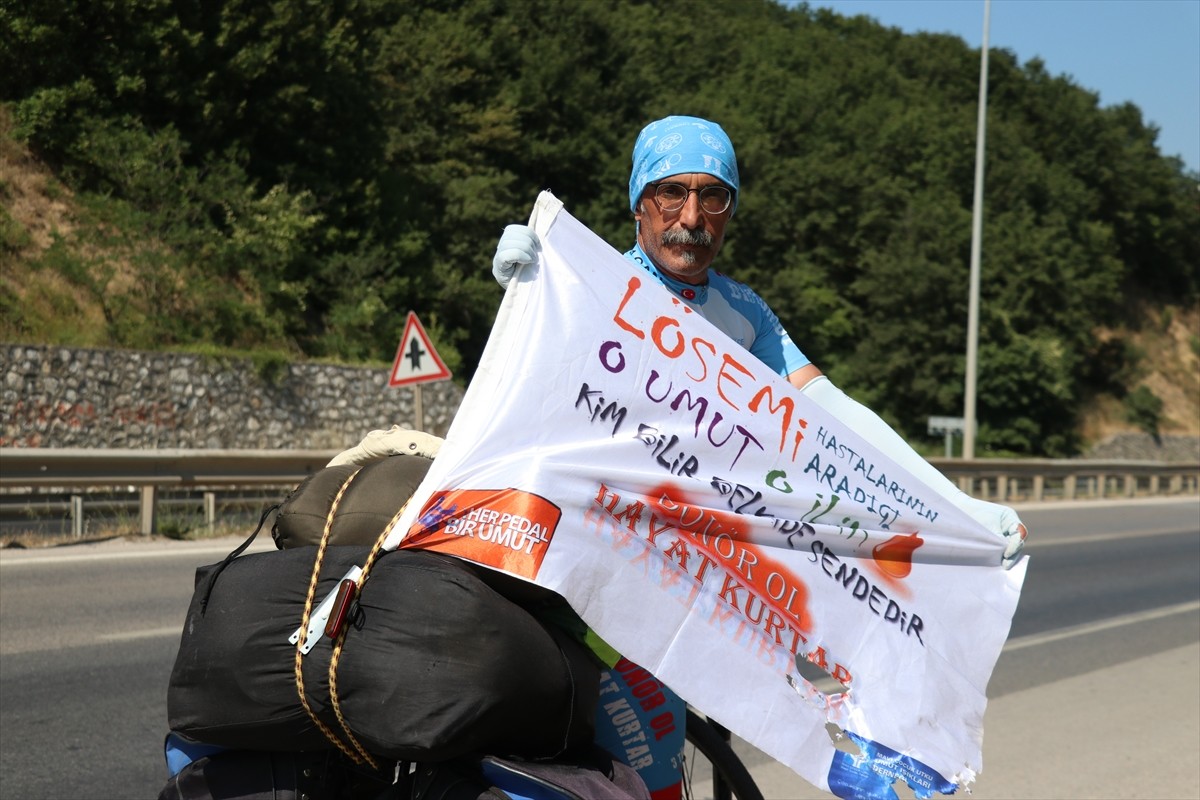 Adana'da 12 yıl önce 6 yaşındaki oğlu Ali Utku Yücel'i beyin tümörü nedeniyle kaybeden gazeteci...