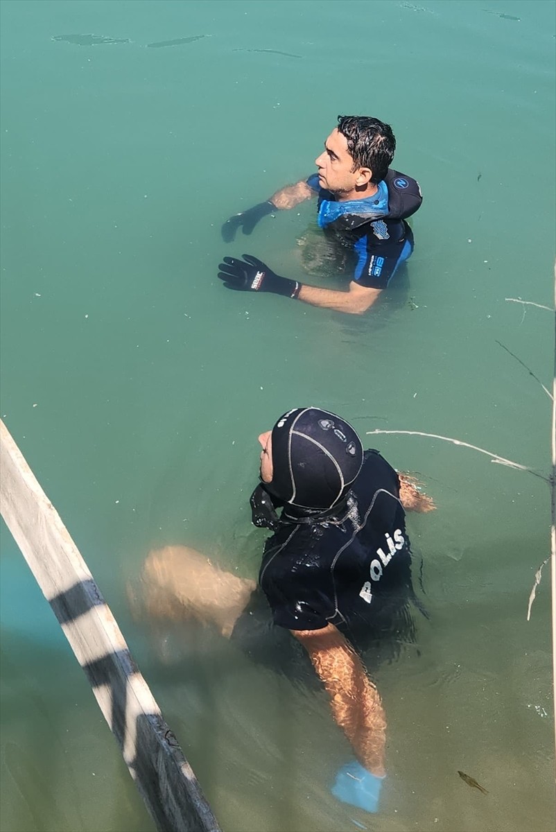 Adana'nın merkez Seyhan ilçesinde sulama kanalında erkek cesedi bulundu. Ceset, polis ekiplerince...