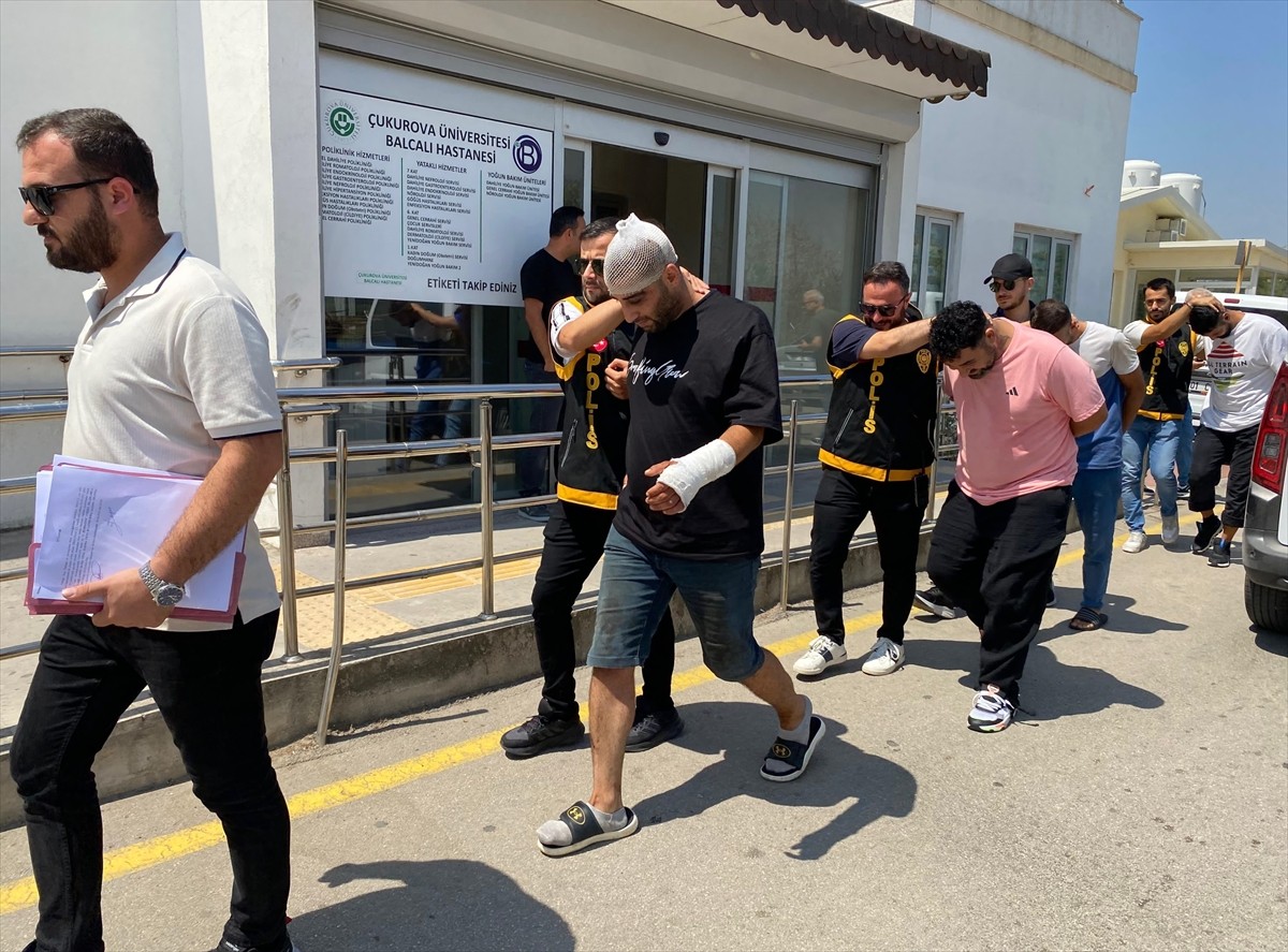 Adana'nın merkez Yüreğir ilçesinde mahalle muhtarının darbedilmesiyle ilgili gözaltına alınan 4...