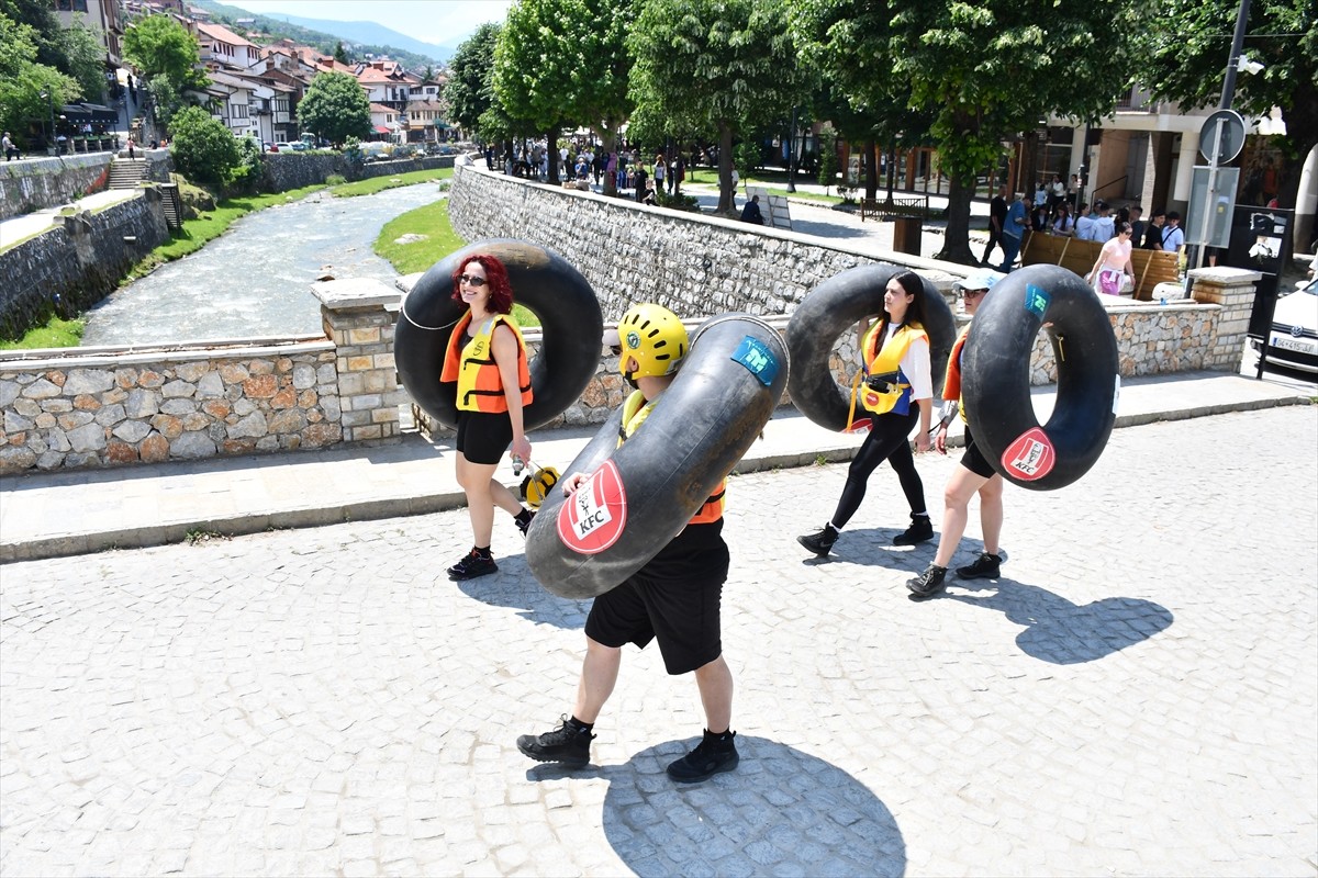 Adrenalin tutkunları, Kosova’nın Prizren şehrinin merkezinden geçen Bistriça Nehri’ndeki çevre...