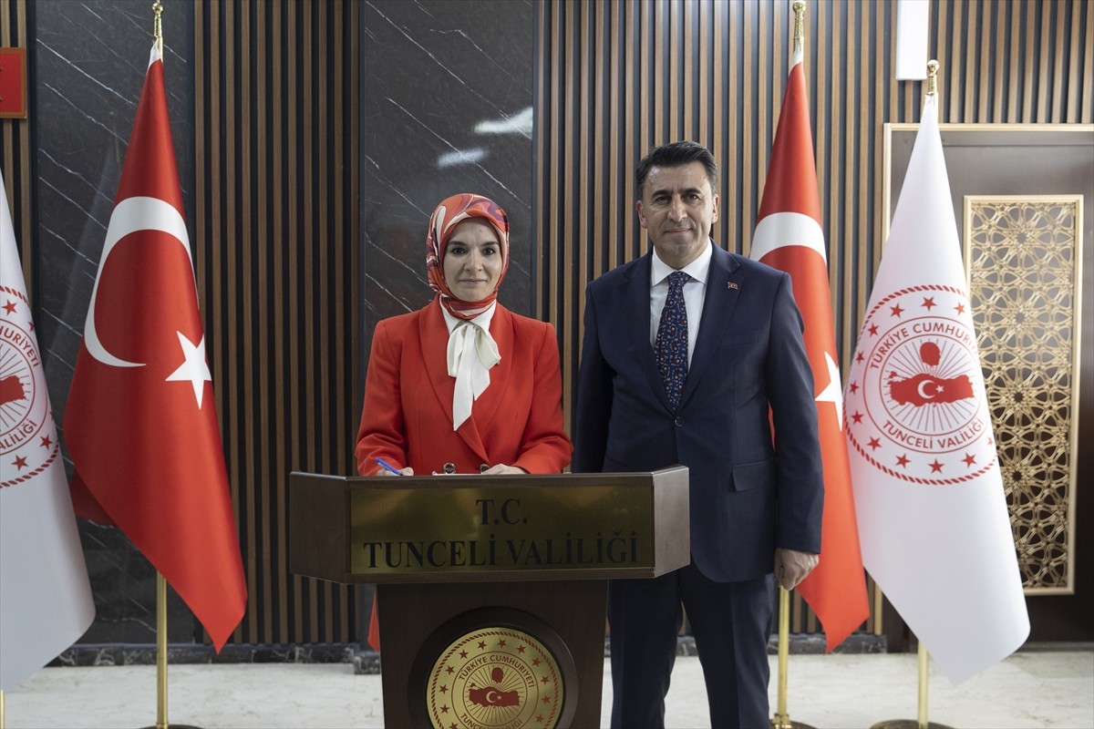 Aile ve Sosyal Hizmetler Bakanı Mahinur Özdemir Göktaş, Tunceli Valiliğine ziyarette bulundu. Vali...