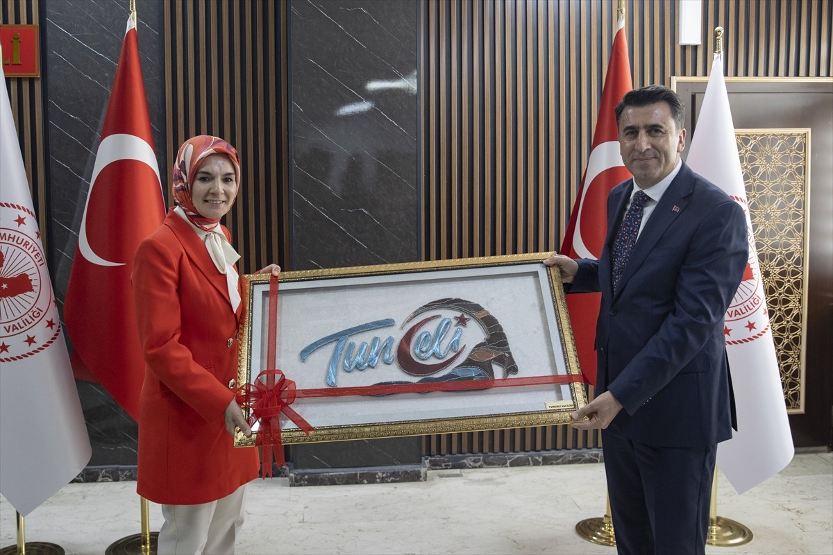Aile ve Sosyal Hizmetler Bakanı Mahinur Özdemir Göktaş, Tunceli Valiliğine ziyarette bulundu. Vali...